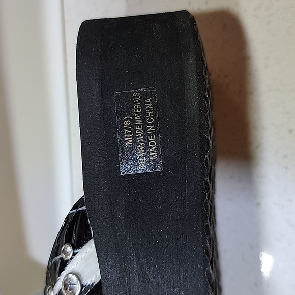 Casual Comfort Wedge Flip-flops - Picture 7 of 10